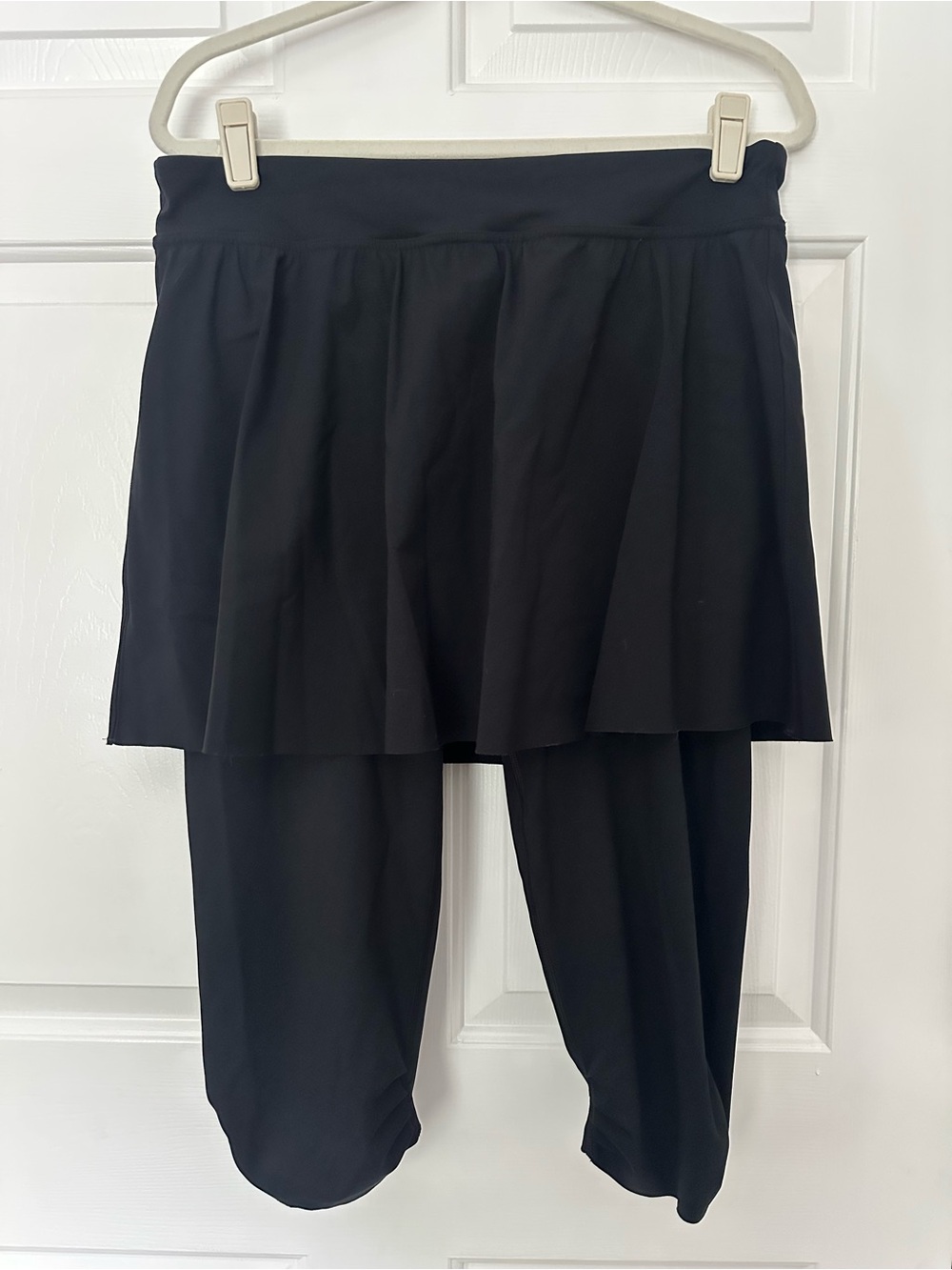 SPANX Black Booty Boost Tennis Skirt with attached Capri Leggings